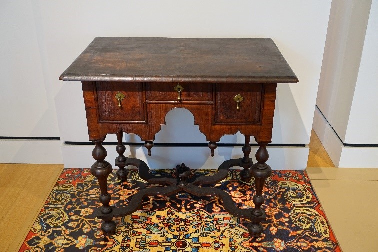 A Valuable Antique Coffee Desk With 2 Vintage Drawers